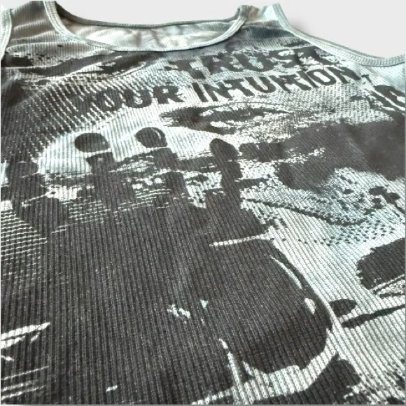Grunge Graphic Cropped Tank - L - Picture 5 of 5